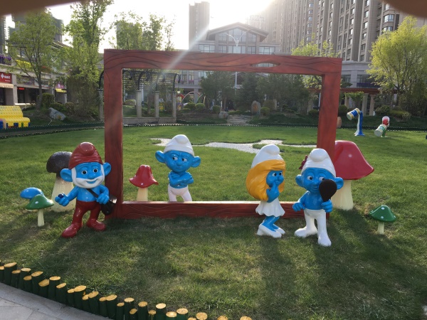 玻璃鋼商場(chǎng)美陳雕塑