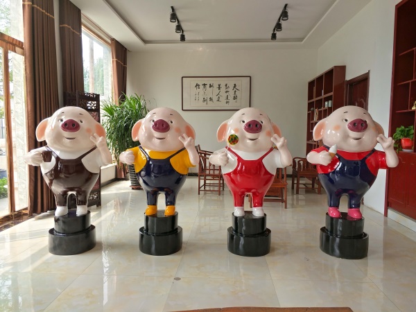 玻璃鋼商場(chǎng)美陳雕塑