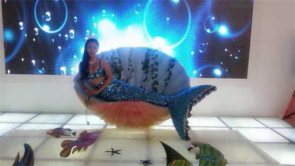 玻璃鋼商場美陳雕塑