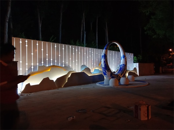 不銹鋼圓環(huán)景觀雕塑