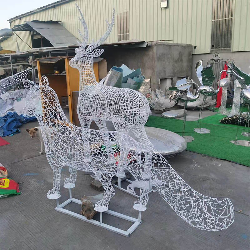 不銹鋼鏤空動物雕塑